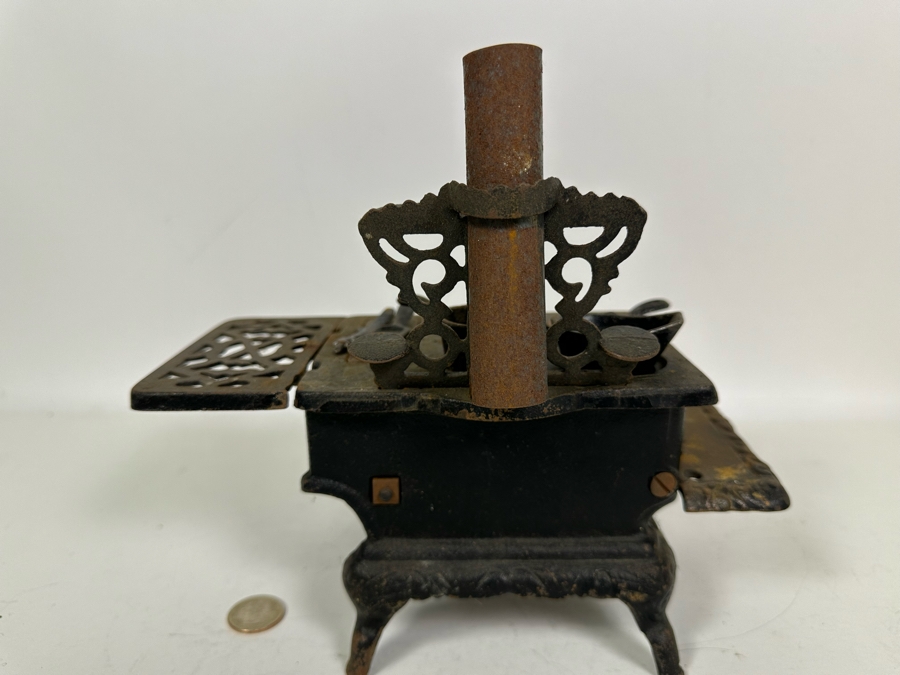 Antique American Miniature Cast Iron Stove With Accessories 9.5W X 5D X 9H [Photo 7]