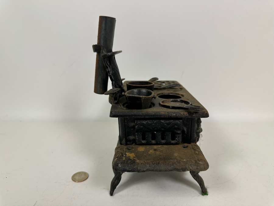 Antique American Miniature Cast Iron Stove With Accessories 9.5W X 5D X 9H [Photo 6]