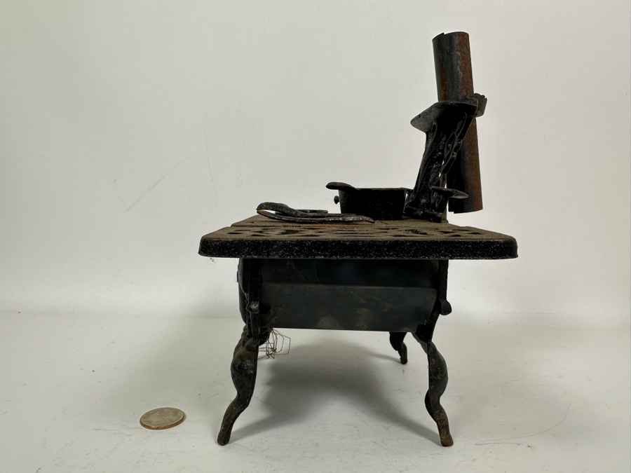 Antique American Miniature Cast Iron Stove With Accessories 9.5W X 5D X 9H [Photo 8]