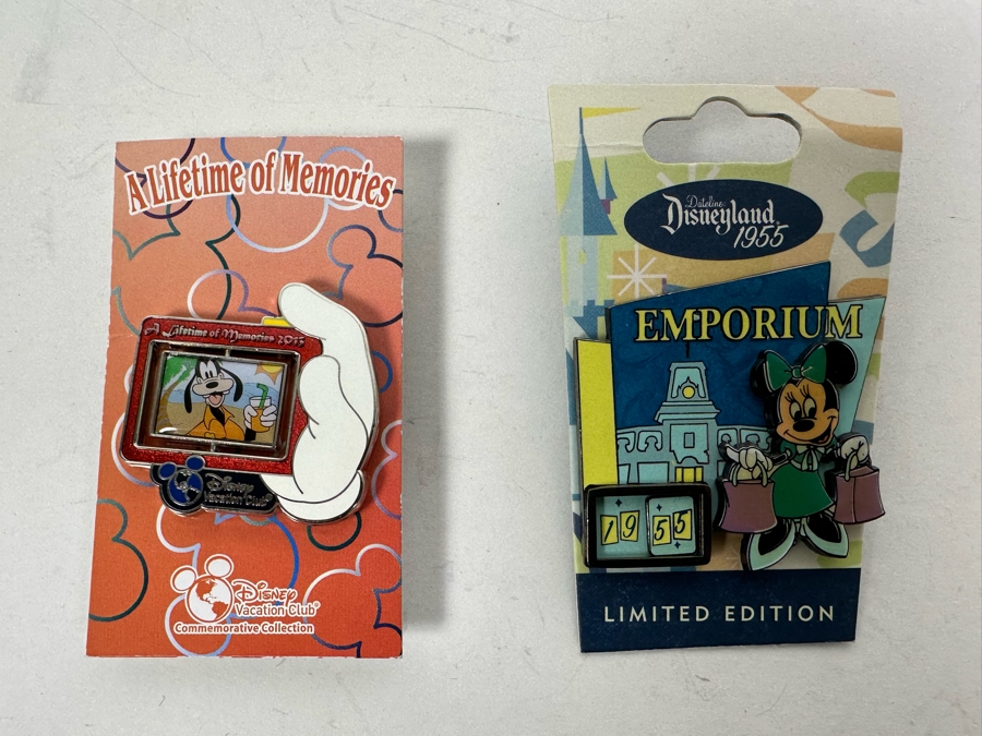 Five Disney Twenty-Three D23 Fan Club Quarterly Magazine Publication And Pair Of Disneyland Trading Pins (One Limited Edition Pin) [Photo 2]