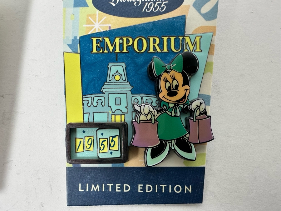 Five Disney Twenty-Three D23 Fan Club Quarterly Magazine Publication And Pair Of Disneyland Trading Pins (One Limited Edition Pin) [Photo 3]