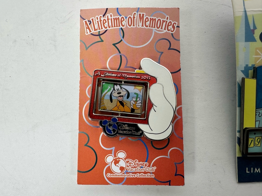 Five Disney Twenty-Three D23 Fan Club Quarterly Magazine Publication And Pair Of Disneyland Trading Pins (One Limited Edition Pin) [Photo 4]