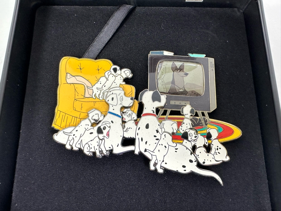 Disney's Featured Artist Limited Edition Of 500 Disney's One Hundred and One Dalmatians Trading Pins With Box [Photo 4]