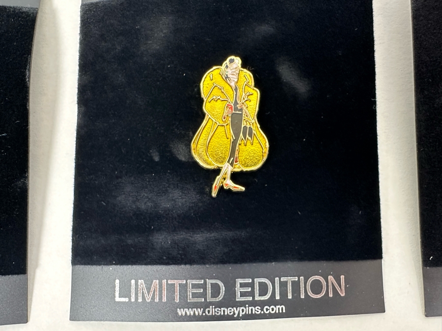 Six Large Limited Edition Disney's One Hundred and One Dalmatians Trading Pins On Cards [Photo 6]