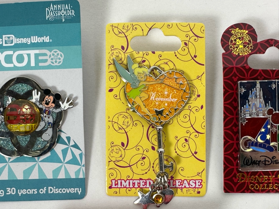 Seven Disney Trading Pins With Cards [Photo 6]