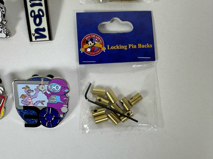 Large Lot Of Disney Trading Pins, 2005 Disneyland Passport Guide, Disney Buttons And Walt Disney's Carolwood Barn Griffith Park, CA Commemorative Medal - See Photos [Photo 7]