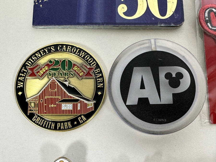 Large Lot Of Disney Trading Pins, 2005 Disneyland Passport Guide, Disney Buttons And Walt Disney's Carolwood Barn Griffith Park, CA Commemorative Medal - See Photos [Photo 15]