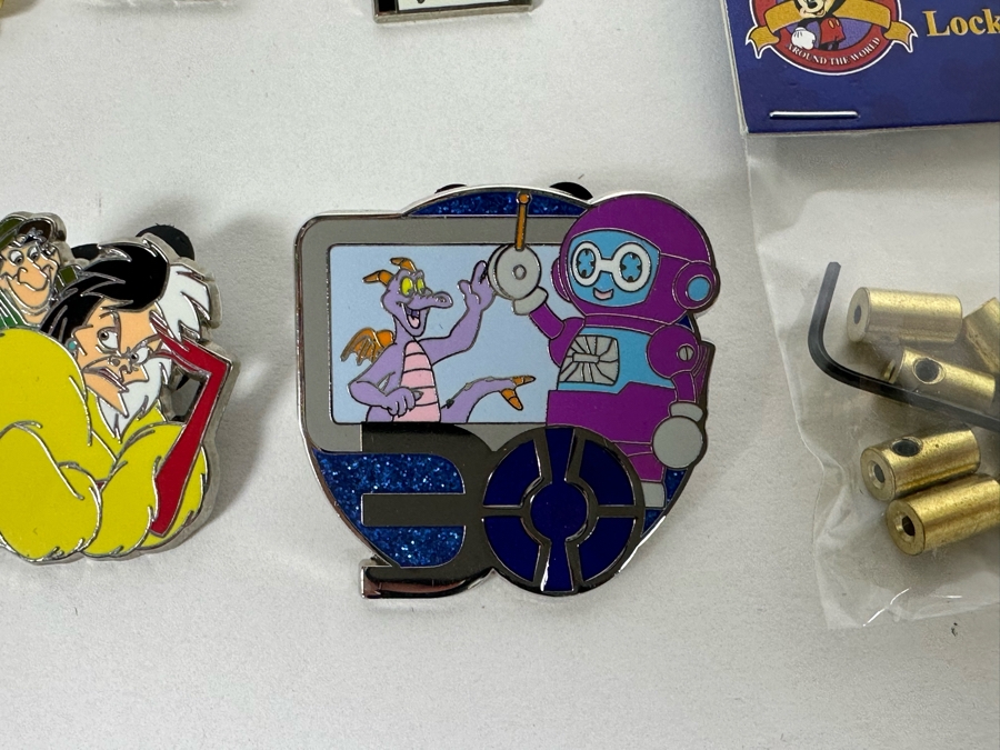 Large Lot Of Disney Trading Pins, 2005 Disneyland Passport Guide, Disney Buttons And Walt Disney's Carolwood Barn Griffith Park, CA Commemorative Medal - See Photos [Photo 6]