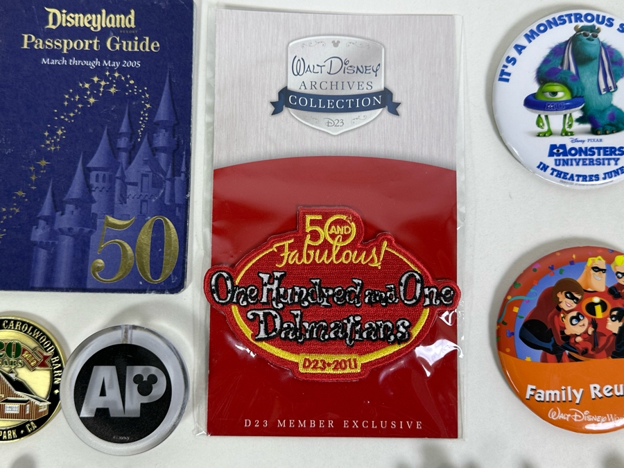 Large Lot Of Disney Trading Pins, 2005 Disneyland Passport Guide, Disney Buttons And Walt Disney's Carolwood Barn Griffith Park, CA Commemorative Medal - See Photos [Photo 17]