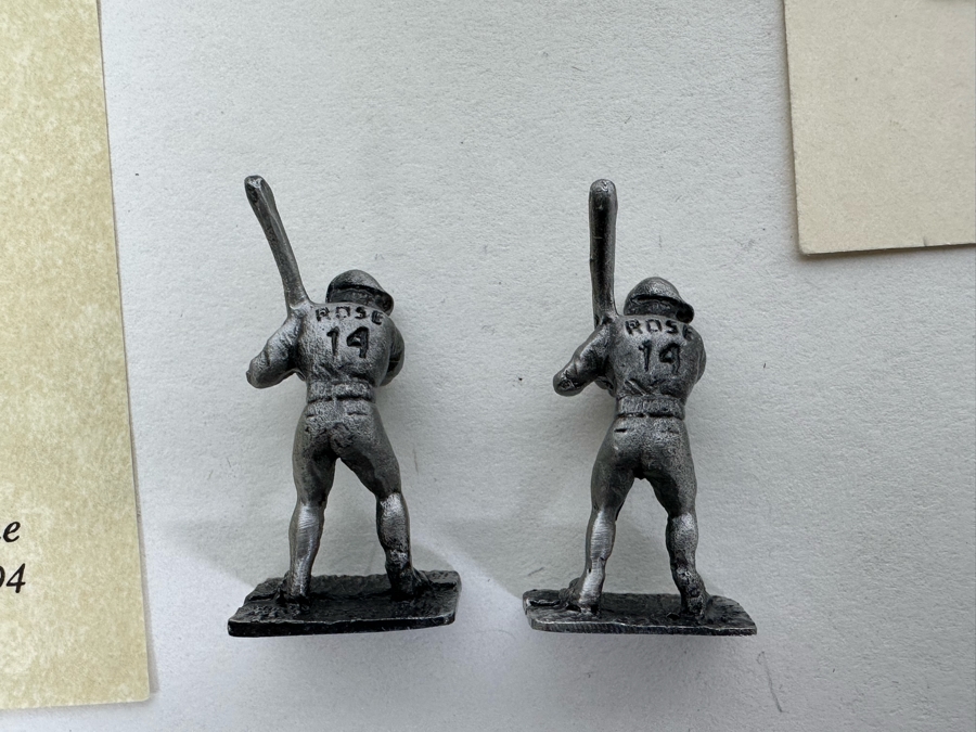 Pete Rose MLB Baseball Collectibles: Autographed 8 X 10 Photo With Cert, Pete Rose Baseball Cards, Pair Of Metal Pete Rose Figurines And Buttons [Photo 8]