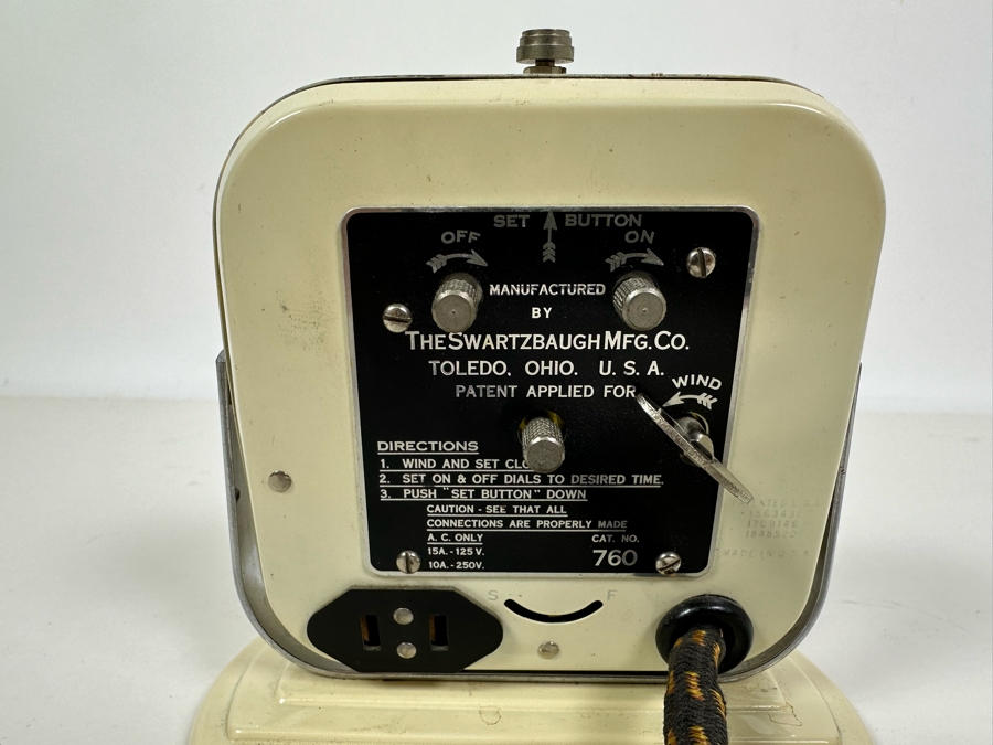 Vintage Art Deco Everhot Kitchen Timer Mechanical Clock By The Swartzbaugh Mfg Co Has Electrical Outlet For Turning On Appliance Working 5W X 2.5D X 5H [Photo 6]