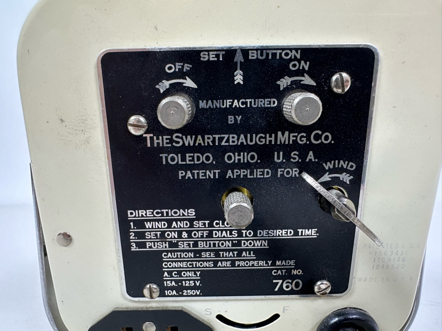 Vintage Art Deco Everhot Kitchen Timer Mechanical Clock By The Swartzbaugh Mfg Co Has Electrical Outlet For Turning On Appliance Working 5W X 2.5D X 5H [Photo 7]