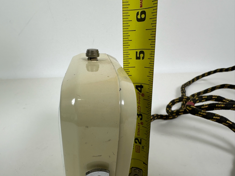 Vintage Art Deco Everhot Kitchen Timer Mechanical Clock By The Swartzbaugh Mfg Co Has Electrical Outlet For Turning On Appliance Working 5W X 2.5D X 5H [Photo 12]