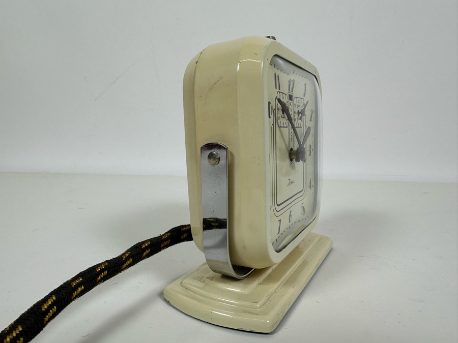 Vintage Art Deco Everhot Kitchen Timer Mechanical Clock By The Swartzbaugh Mfg Co Has Electrical Outlet For Turning On Appliance Working 5W X 2.5D X 5H [Photo 4]