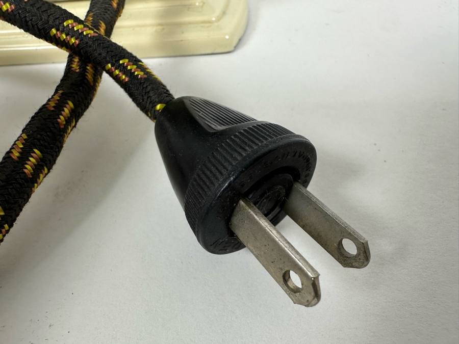 Vintage Art Deco Everhot Kitchen Timer Mechanical Clock By The Swartzbaugh Mfg Co Has Electrical Outlet For Turning On Appliance Working 5W X 2.5D X 5H [Photo 9]