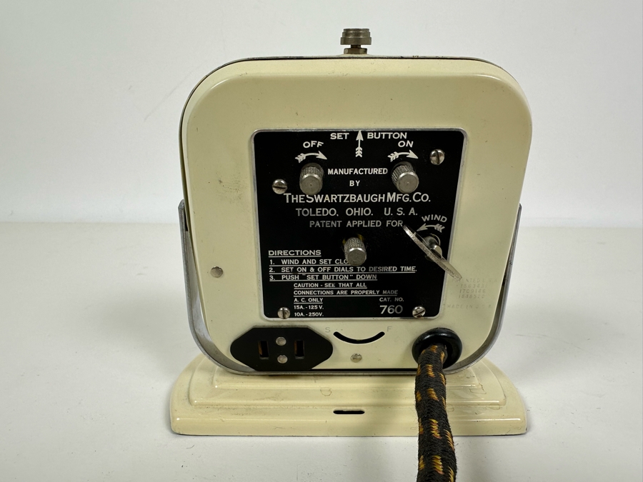 Vintage Art Deco Everhot Kitchen Timer Mechanical Clock By The Swartzbaugh Mfg Co Has Electrical Outlet For Turning On Appliance Working 5W X 2.5D X 5H [Photo 5]