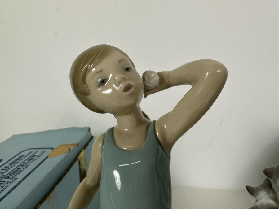 Pair Of Lladro Figurines With Boxes 10H [Photo 7]