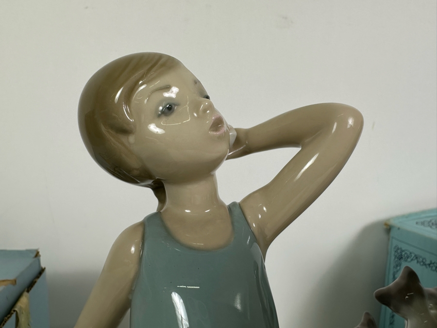 Pair Of Lladro Figurines With Boxes 10H [Photo 8]