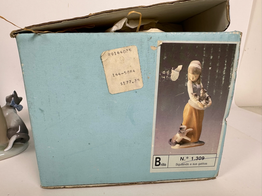 Pair Of Lladro Figurines With Boxes 10H [Photo 11]