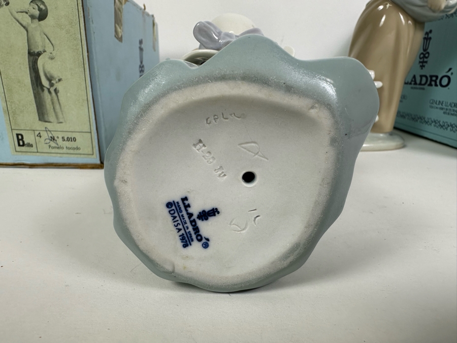 Pair Of Lladro Figurines With Boxes 10H [Photo 14]