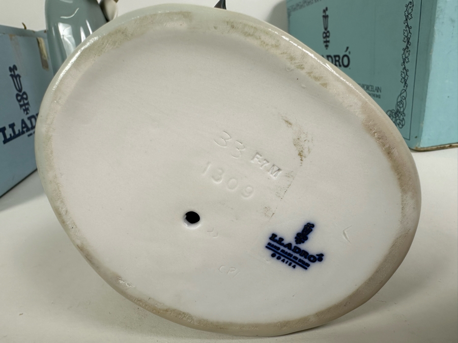 Pair Of Lladro Figurines With Boxes 10H [Photo 13]