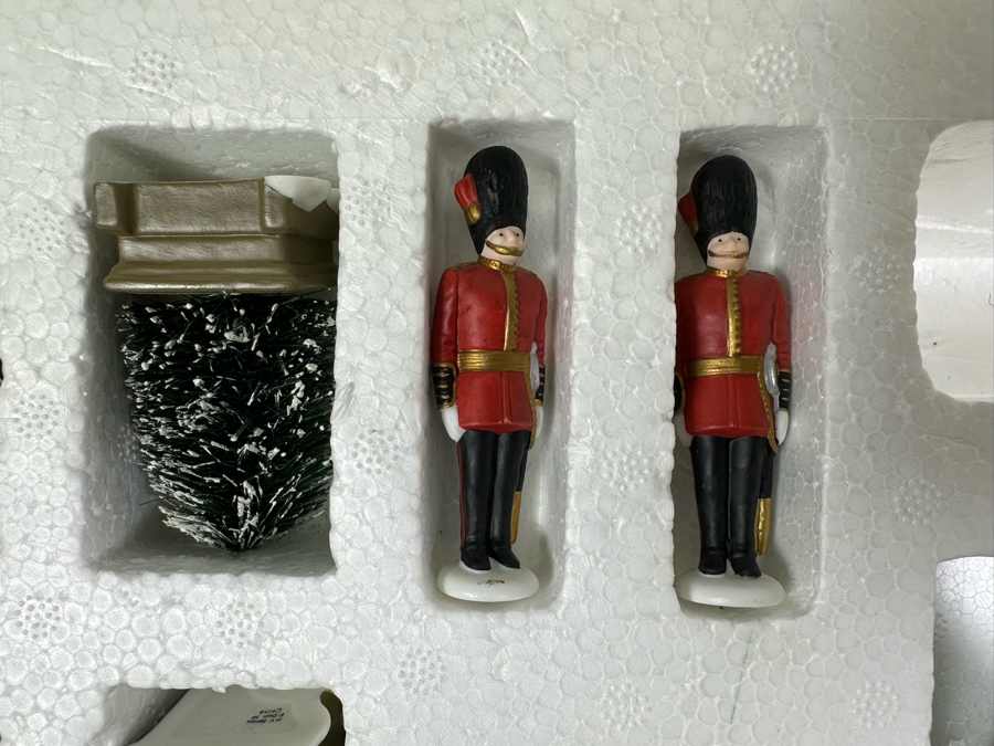 The Heritage Village Collection Dickens' Village Series Limited Edition 1996 'Ramsford Palace' Department 56 [Photo 8]