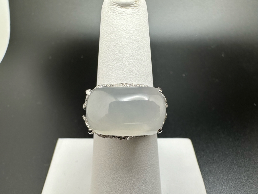 18K Gold White Jade 17mm X 10mm 1.78gr/8.9Ct Set With .42cttw Round Brilliant Diamonds S12 Clarity G-H Color Ring Size 7 7.8g Estimate Value $1,475 [Photo 4]