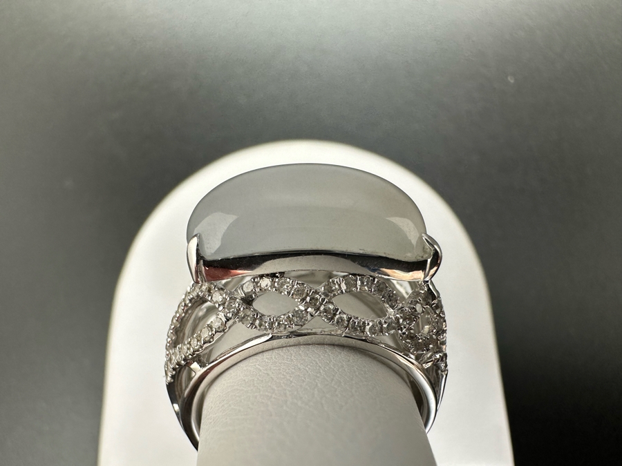 18K Gold White Jade 17mm X 10mm 1.78gr/8.9Ct Set With .42cttw Round Brilliant Diamonds S12 Clarity G-H Color Ring Size 7 7.8g Estimate Value $1,475 [Photo 16]