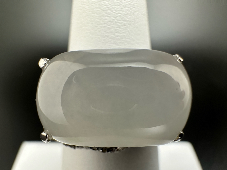 18K Gold White Jade 17mm X 10mm 1.78gr/8.9Ct Set With .42cttw Round Brilliant Diamonds S12 Clarity G-H Color Ring Size 7 7.8g Estimate Value $1,475 [Photo 10]