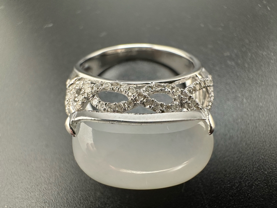 18K Gold White Jade 17mm X 10mm 1.78gr/8.9Ct Set With .42cttw Round Brilliant Diamonds S12 Clarity G-H Color Ring Size 7 7.8g Estimate Value $1,475 [Photo 22]