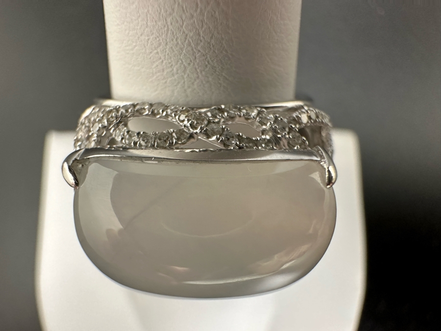 18K Gold White Jade 17mm X 10mm 1.78gr/8.9Ct Set With .42cttw Round Brilliant Diamonds S12 Clarity G-H Color Ring Size 7 7.8g Estimate Value $1,475 [Photo 9]