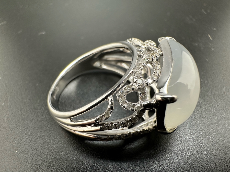 18K Gold White Jade 17mm X 10mm 1.78gr/8.9Ct Set With .42cttw Round Brilliant Diamonds S12 Clarity G-H Color Ring Size 7 7.8g Estimate Value $1,475 [Photo 24]