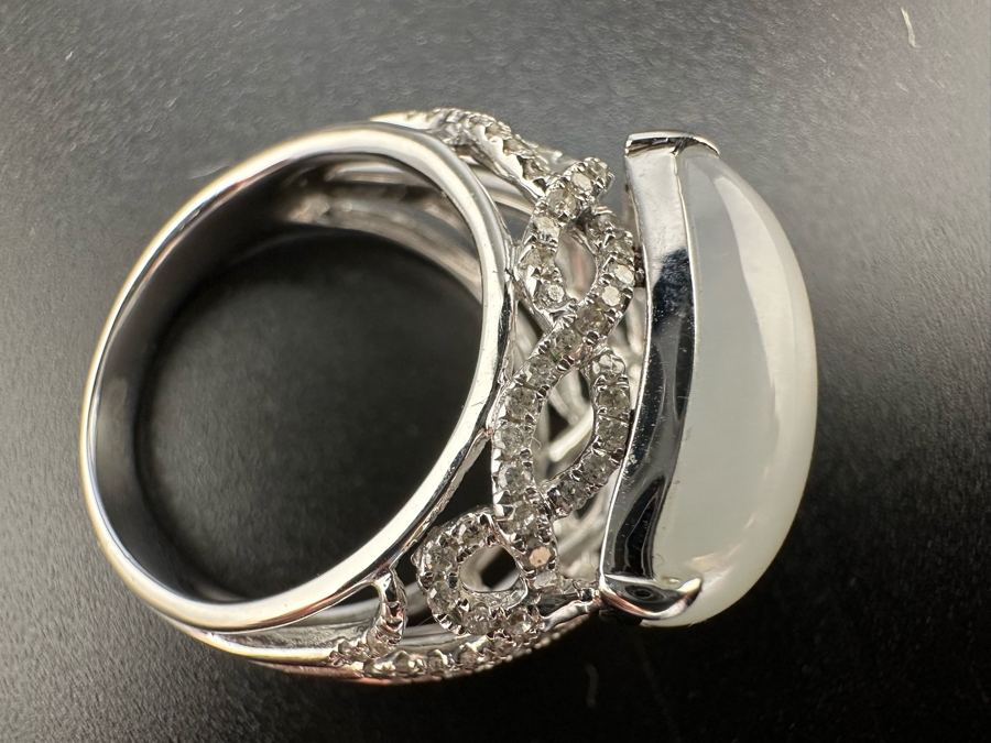 18K Gold White Jade 17mm X 10mm 1.78gr/8.9Ct Set With .42cttw Round Brilliant Diamonds S12 Clarity G-H Color Ring Size 7 7.8g Estimate Value $1,475 [Photo 20]