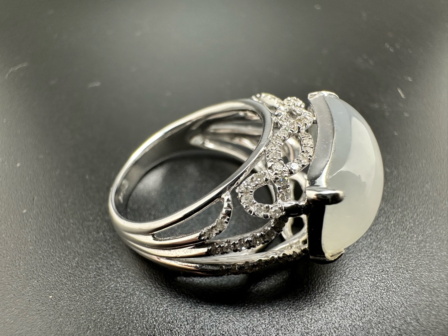 18K Gold White Jade 17mm X 10mm 1.78gr/8.9Ct Set With .42cttw Round Brilliant Diamonds S12 Clarity G-H Color Ring Size 7 7.8g Estimate Value $1,475 [Photo 23]