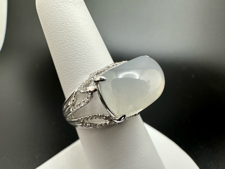 18K Gold White Jade 17mm X 10mm 1.78gr/8.9Ct Set With .42cttw Round Brilliant Diamonds S12 Clarity G-H Color Ring Size 7 7.8g Estimate Value $1,475 [Photo 5]