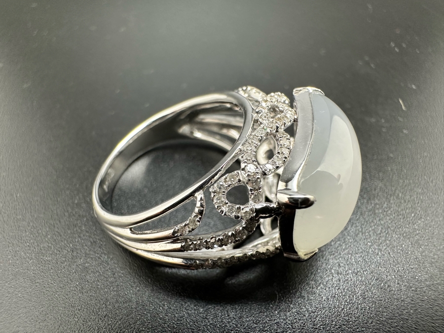 18K Gold White Jade 17mm X 10mm 1.78gr/8.9Ct Set With .42cttw Round Brilliant Diamonds S12 Clarity G-H Color Ring Size 7 7.8g Estimate Value $1,475 [Photo 17]