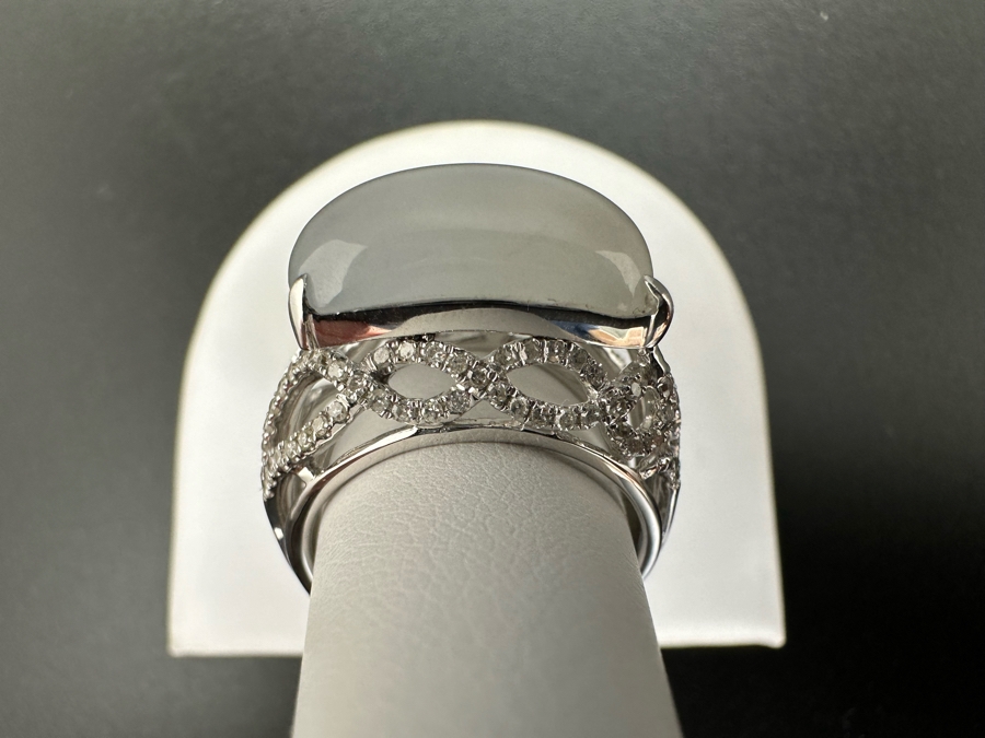 18K Gold White Jade 17mm X 10mm 1.78gr/8.9Ct Set With .42cttw Round Brilliant Diamonds S12 Clarity G-H Color Ring Size 7 7.8g Estimate Value $1,475 [Photo 15]