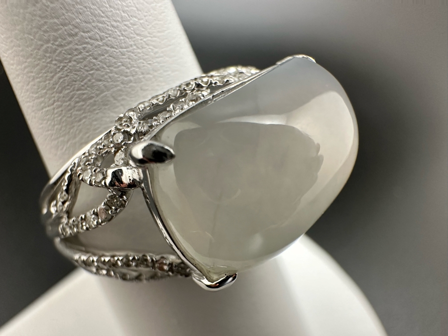 18K Gold White Jade 17mm X 10mm 1.78gr/8.9Ct Set With .42cttw Round Brilliant Diamonds S12 Clarity G-H Color Ring Size 7 7.8g Estimate Value $1,475 [Photo 7]