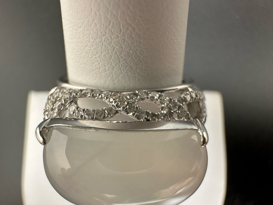 18K Gold White Jade 17mm X 10mm 1.78gr/8.9Ct Set With .42cttw Round Brilliant Diamonds S12 Clarity G-H Color Ring Size 7 7.8g Estimate Value $1,475 [Photo 8]