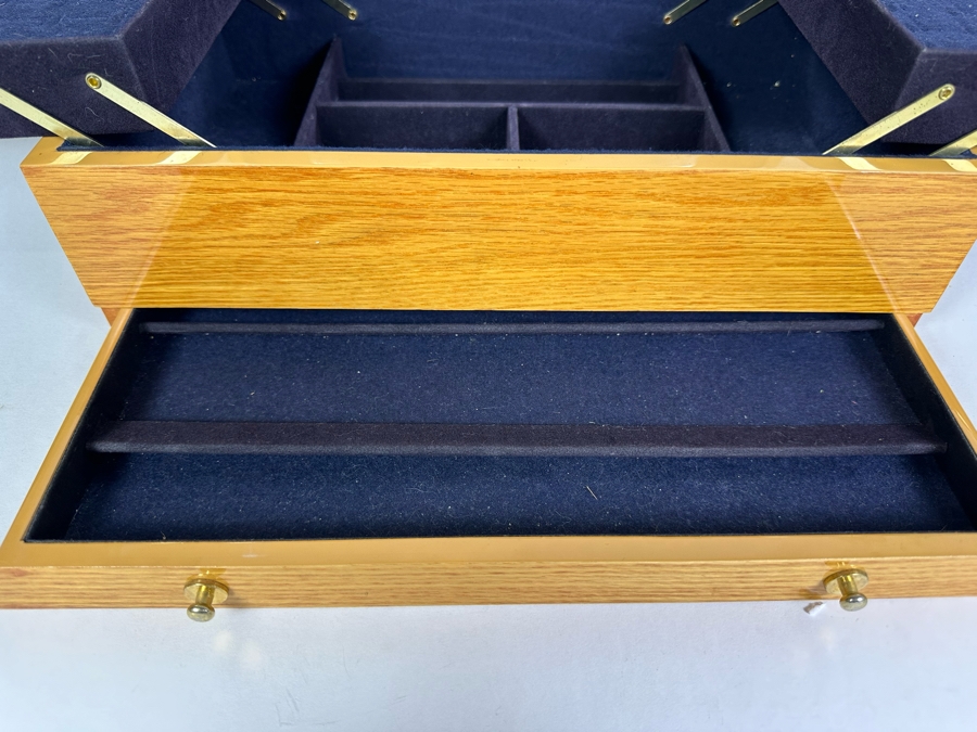 Lori Greiner Jewelry Box 14.5W X 8.5D X 6H [Photo 5]