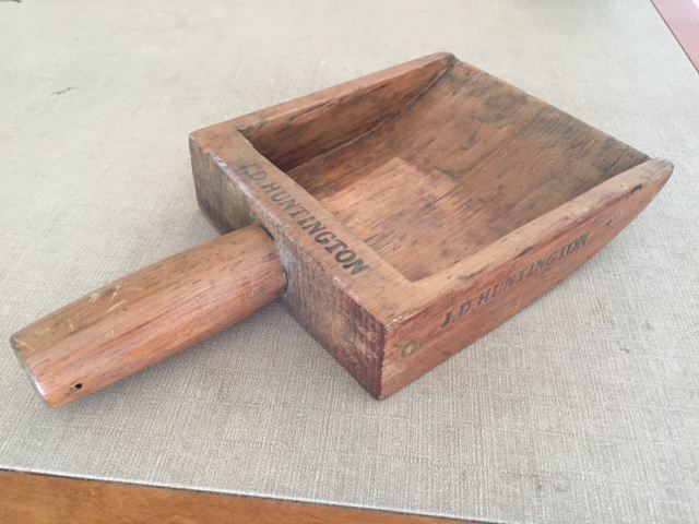 Primitive Wooden Dust Pan J. D. Huntington [Photo 5]