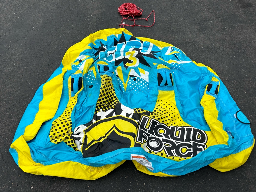Liquid Force Zip! 3-Person Towable Boat Tube [Photo 3]