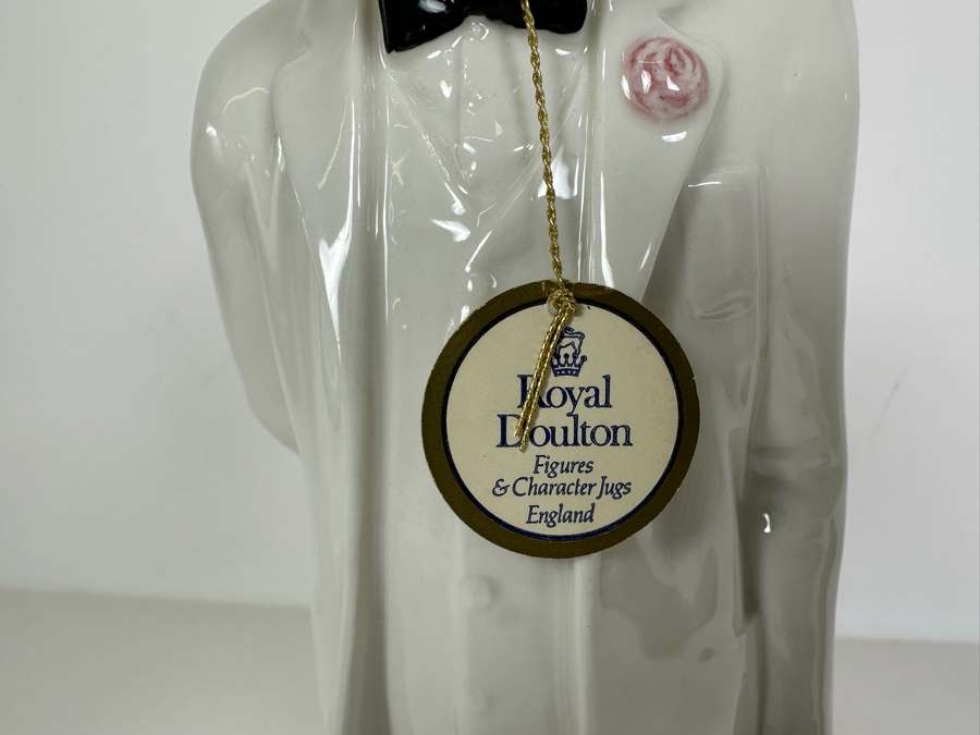 Royal Doulton Sir Winston Churchill Hand Painted Porcelain Figurine HN3057 With Glass Dome And Wooden Stand 10.5H [Photo 7]