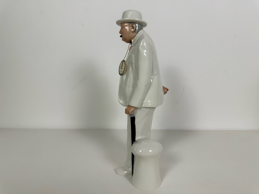 Royal Doulton Sir Winston Churchill Hand Painted Porcelain Figurine HN3057 With Glass Dome And Wooden Stand 10.5H [Photo 8]