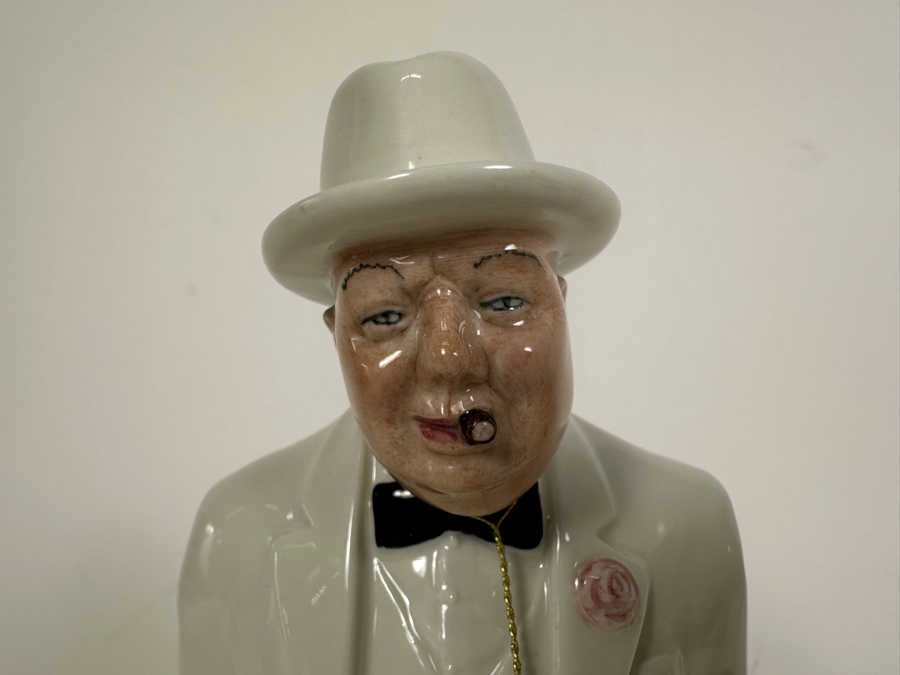 Royal Doulton Sir Winston Churchill Hand Painted Porcelain Figurine HN3057 With Glass Dome And Wooden Stand 10.5H [Photo 5]