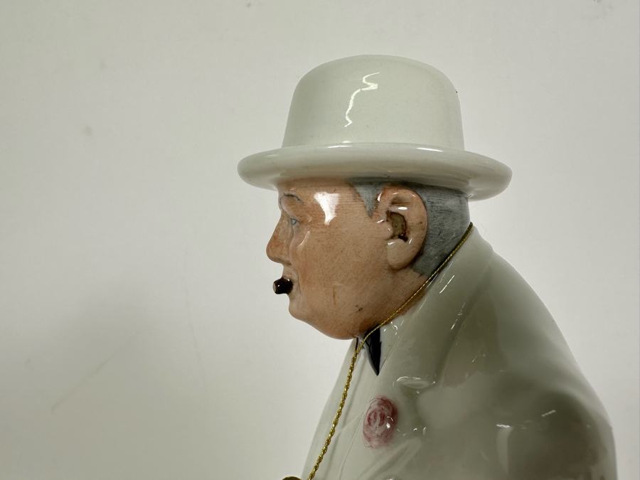 Royal Doulton Sir Winston Churchill Hand Painted Porcelain Figurine HN3057 With Glass Dome And Wooden Stand 10.5H [Photo 9]