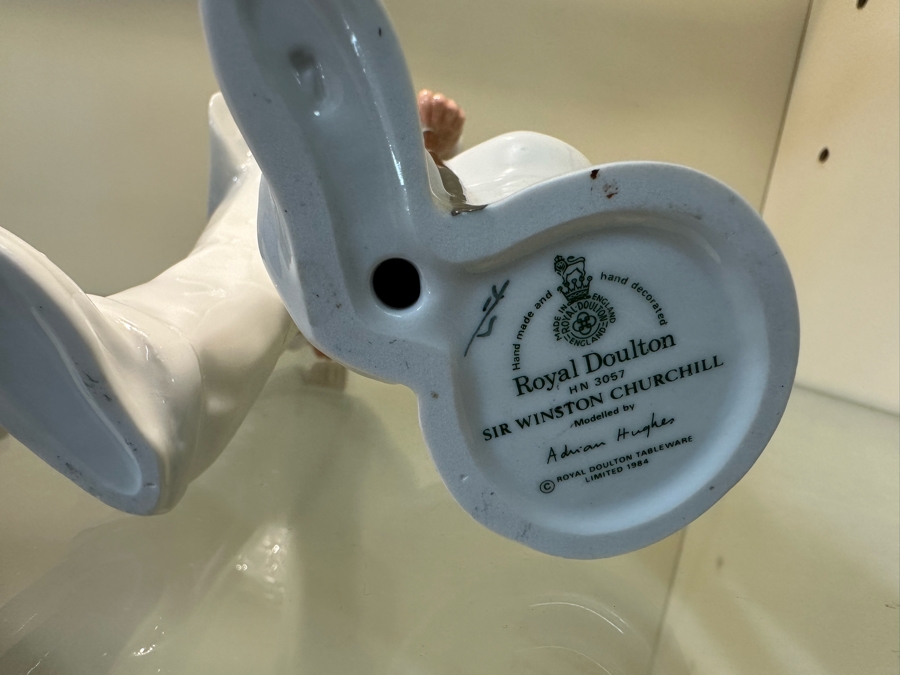 Royal Doulton Sir Winston Churchill Hand Painted Porcelain Figurine HN3057 With Glass Dome And Wooden Stand 10.5H [Photo 16]