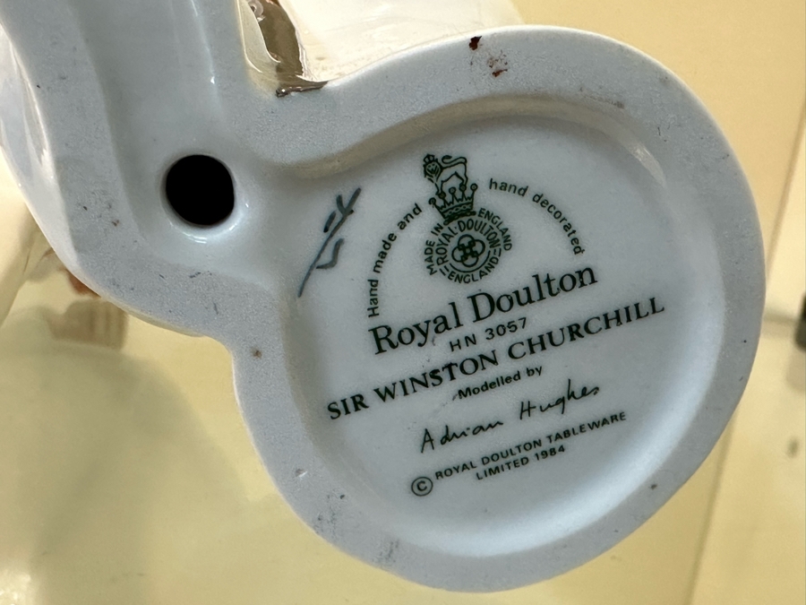 Royal Doulton Sir Winston Churchill Hand Painted Porcelain Figurine HN3057 With Glass Dome And Wooden Stand 10.5H [Photo 17]