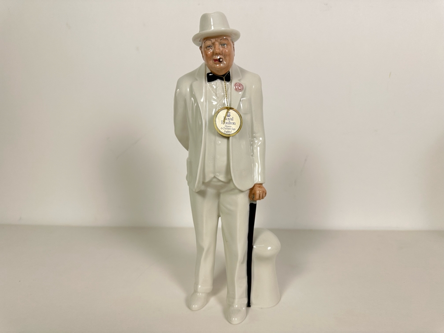 Royal Doulton Sir Winston Churchill Hand Painted Porcelain Figurine HN3057 With Glass Dome And Wooden Stand 10.5H [Photo 4]
