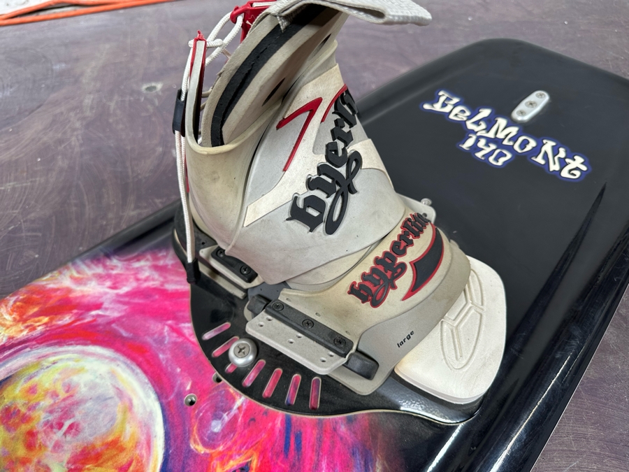 Hyperlite Shaun Murray Belmont 140 Wakeboard [Photo 5]